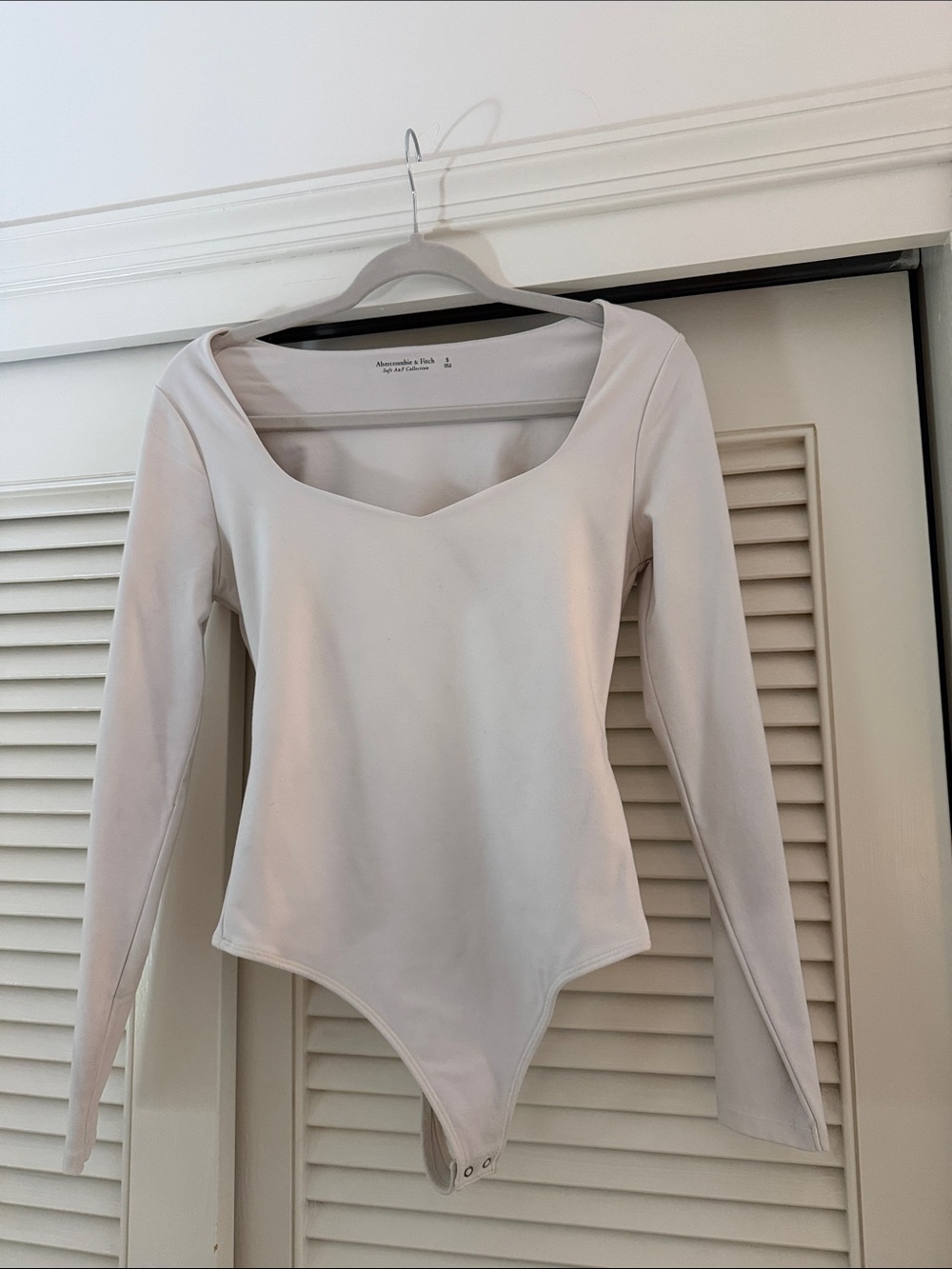 Aritzia White Long-Sleeve Scoop Neck Bodysuit